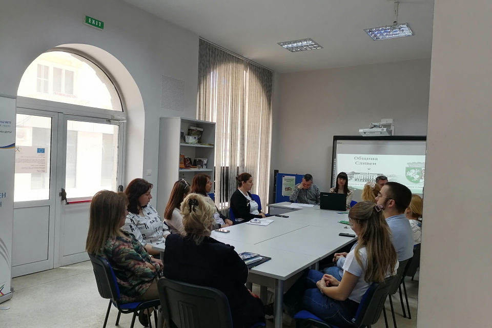 Екипът на проекта „Укрепване на капацитета на Община Сливен в областта на социалните услуги и личната помощ“ представи целите, дейностите и продължителността...